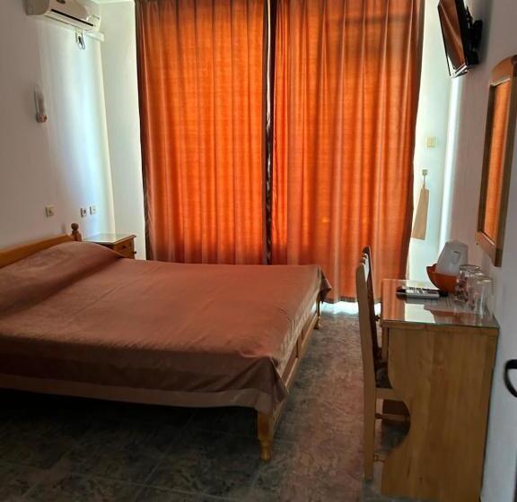 غرفة قياسية مزوَّدة بشُرفة, къщаперла