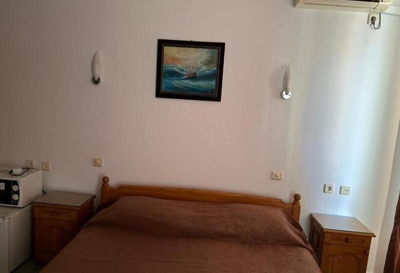 غرفة قياسية مزوَّدة بشُرفة, къщаперла