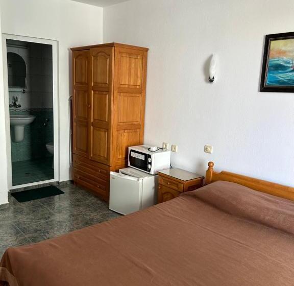 غرفة قياسية مزوَّدة بشُرفة, къщаперла