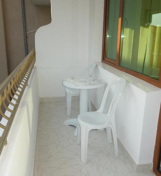 غرفة قياسية, къщаперла