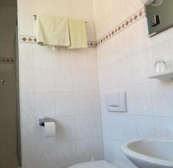 غرفة أساسية فردية, Bützower Hof