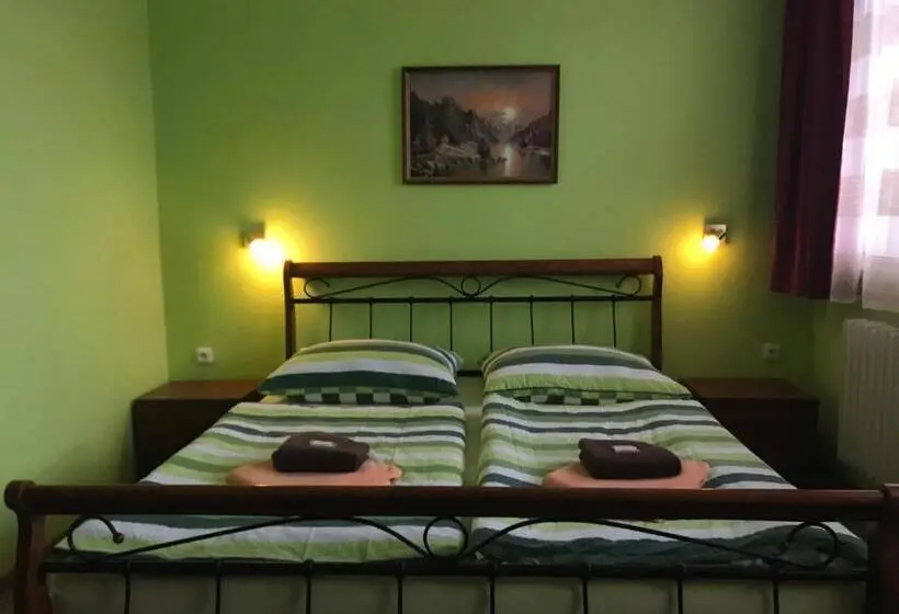 اتاق استاندارد, Hvězda