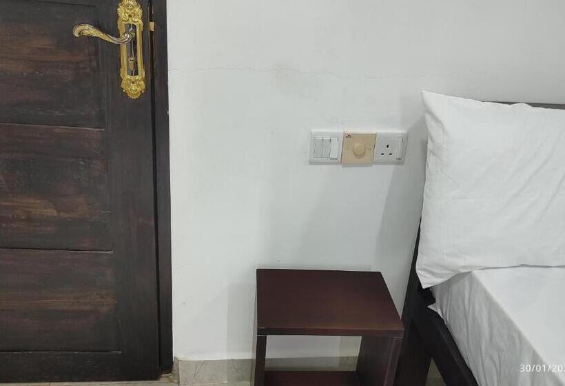 标准三人间, Laxsume Guest House Nilaveli
