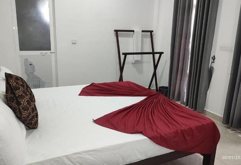 标准三人间, Laxsume Guest House Nilaveli