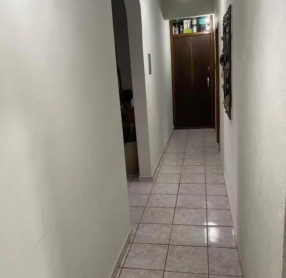 Sviitti, Lara S House