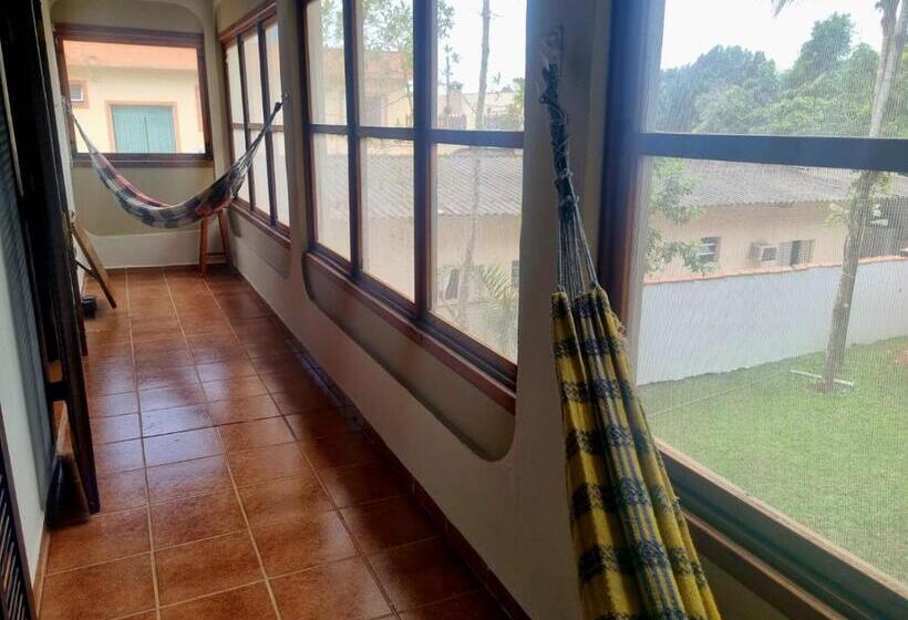 ファミリールーム, Lara S House