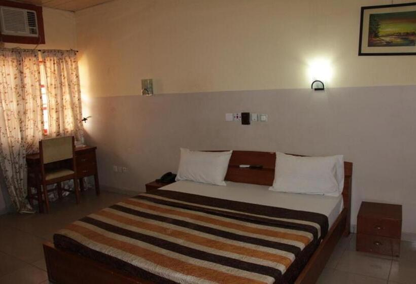 سوئیت با بالکن, Neighbourhood Guest House