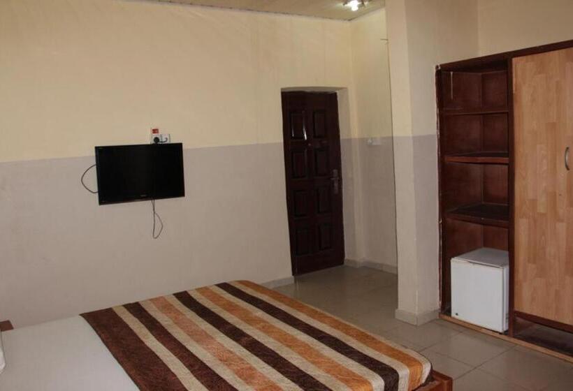 سوئیت با بالکن, Neighbourhood Guest House