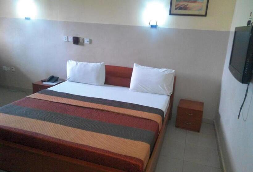 سوئیت با بالکن, Neighbourhood Guest House