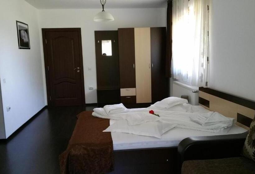 Четырехместный Номер Стандарт, Rosenville