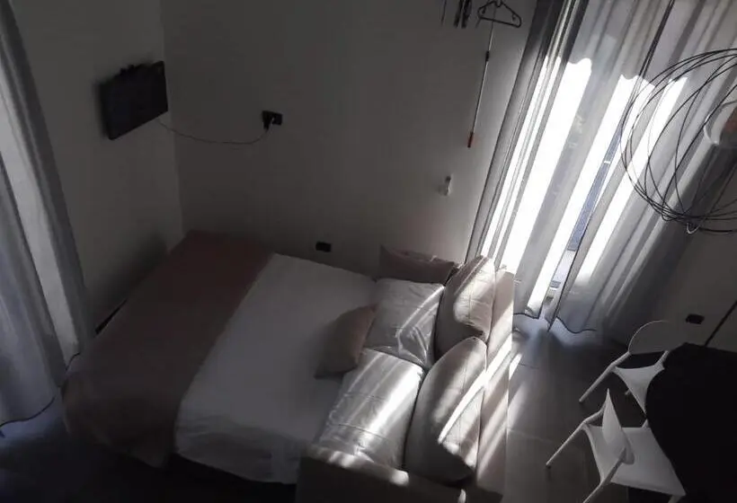 Standard Studio King Bed, B&b Sandé