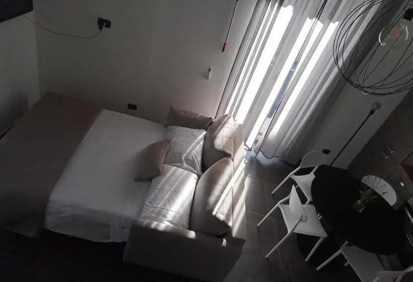 Standard Studio King Bed, B&b Sandé