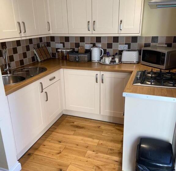 Studio Deluxe, The Ashton Mews