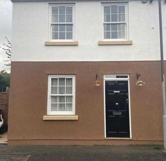 Studio Deluxe, The Ashton Mews