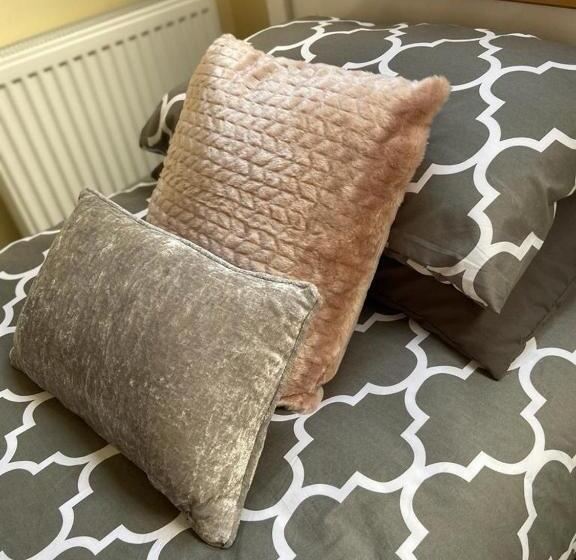 Studio Deluxe, The Ashton Mews