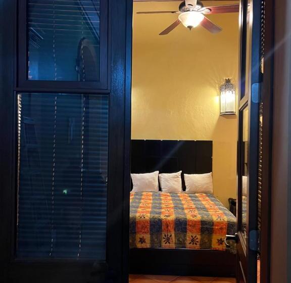 اتاق استاندارد, Alebrijes