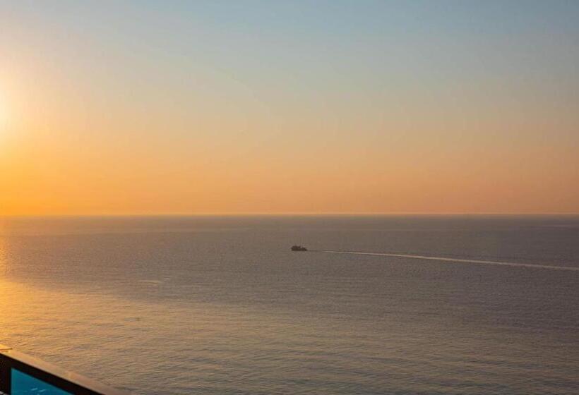 اتاق لوکس سه تخته, Orbi City Hotel Batumi