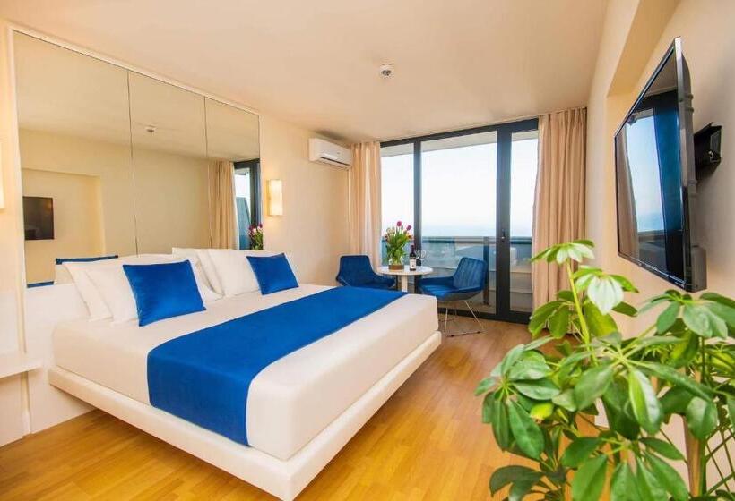اتاق لوکس سه تخته, Orbi City Hotel Batumi