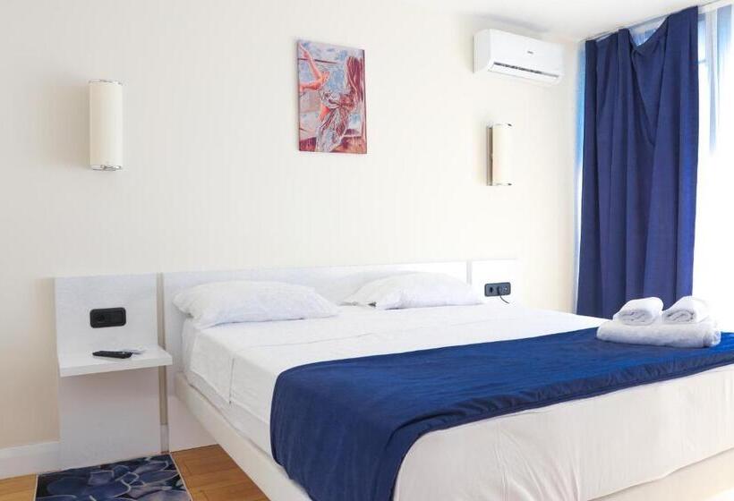 اتاق لوکس سه تخته, Orbi City Hotel Batumi