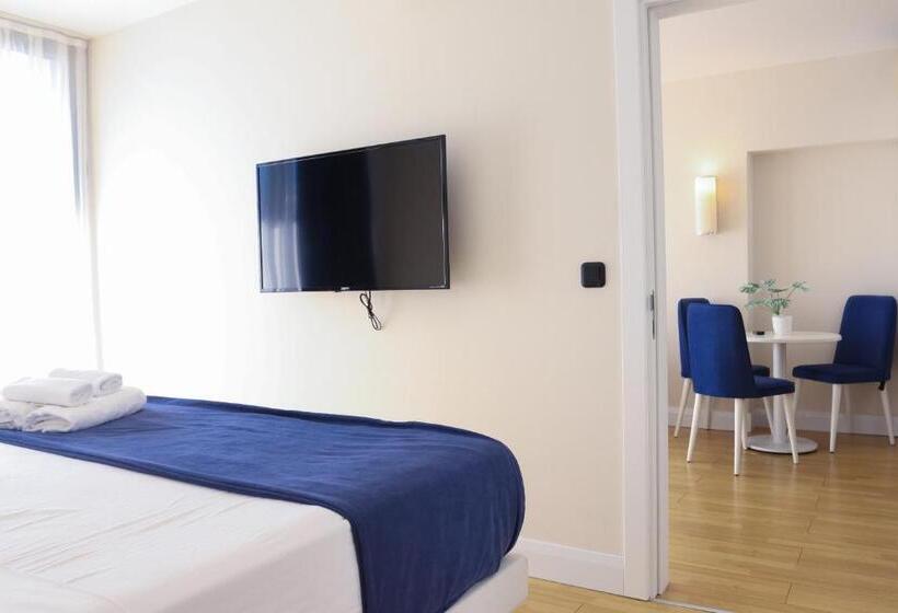 اتاق لوکس سه تخته, Orbi City Hotel Batumi