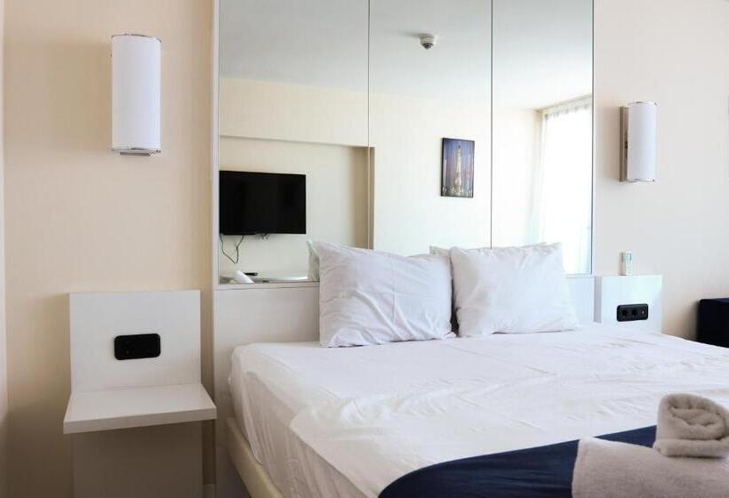 اتاق لوکس سه تخته, Orbi City Hotel Batumi