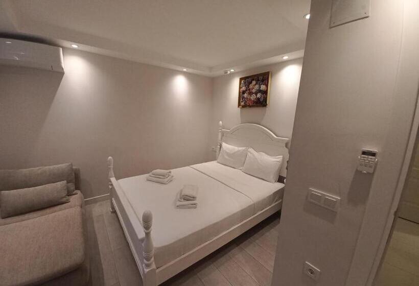 エコノミールーム, Chloe Boutique