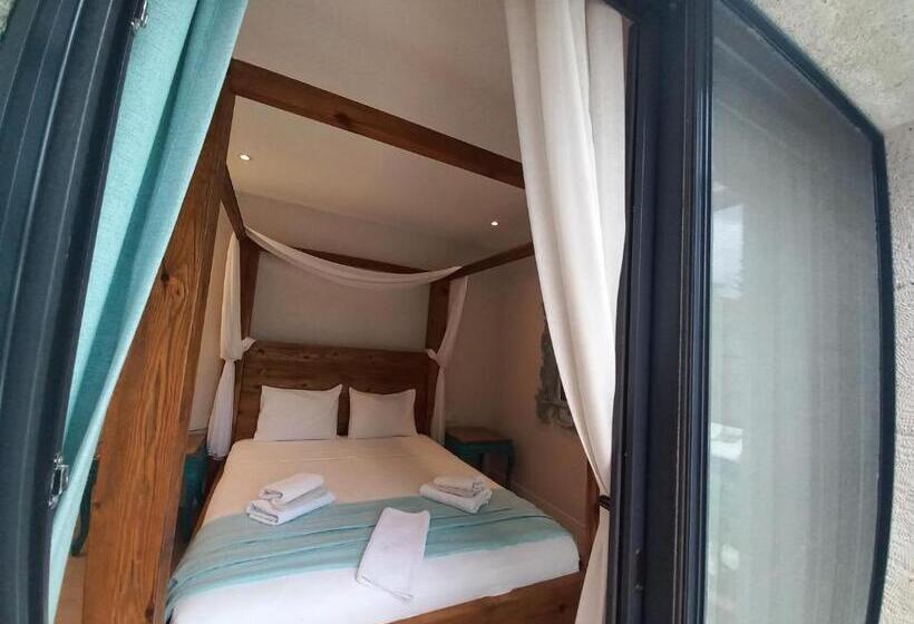 プールビュースタンダードルーム, Chloe Boutique