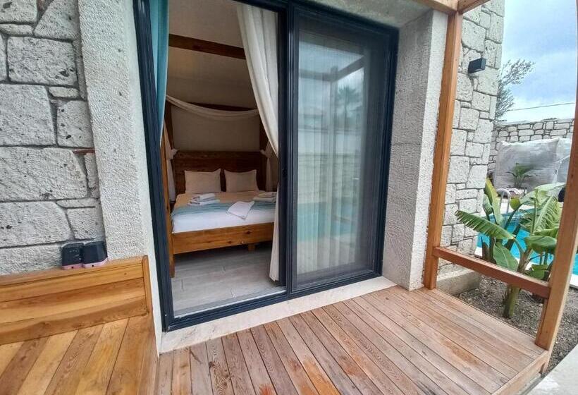 プールビュースタンダードルーム, Chloe Boutique