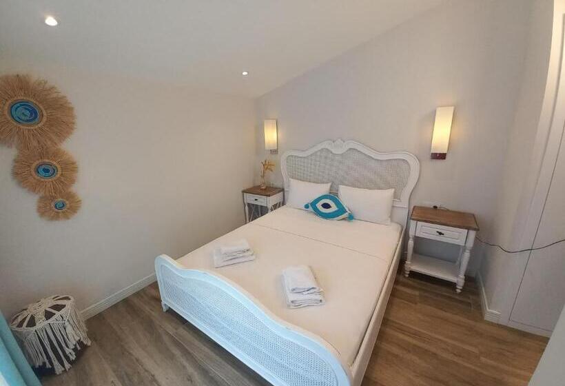 プールビュースタンダードルーム, Chloe Boutique