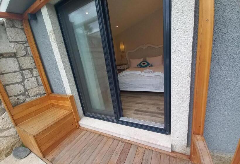 プールビュースタンダードルーム, Chloe Boutique