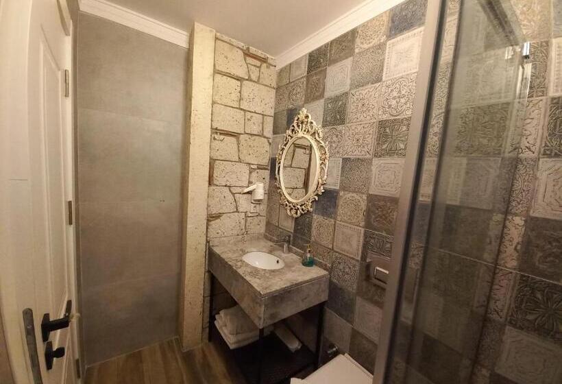 プールビュースタンダードルーム, Chloe Boutique