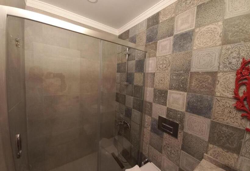 デラックスルーム, Chloe Boutique