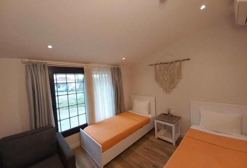 デラックスルーム, Chloe Boutique