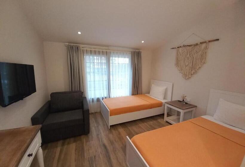 デラックスルーム, Chloe Boutique