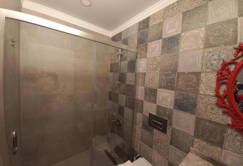 デラックスルーム, Chloe Boutique