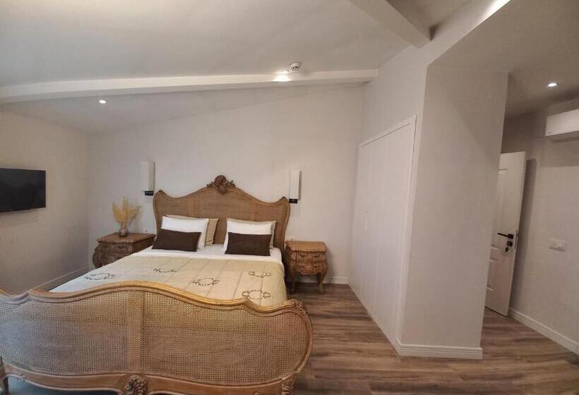 バスタブ付きスタンダードルーム, Chloe Boutique