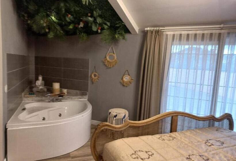 バスタブ付きスタンダードルーム, Chloe Boutique