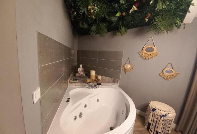 バスタブ付きスタンダードルーム, Chloe Boutique