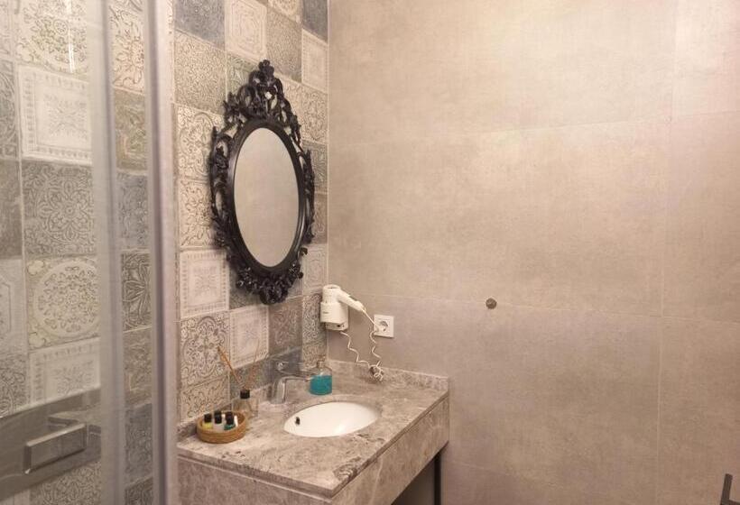 スタンダードトリプルルーム, Chloe Boutique