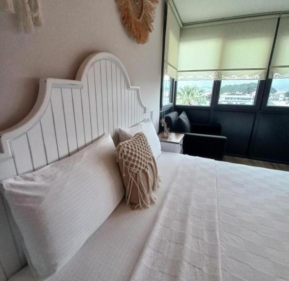 スタンダードトリプルルーム, Chloe Boutique