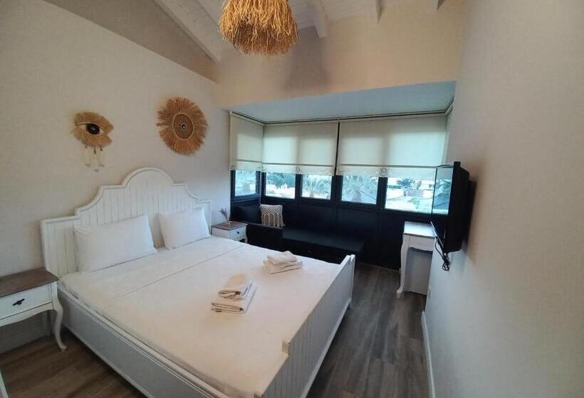 スタンダードトリプルルーム, Chloe Boutique