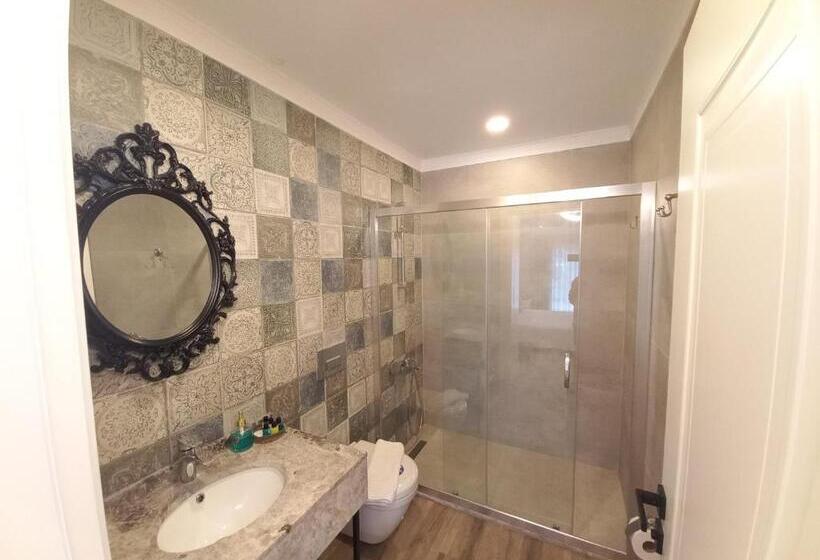 スタンダードトリプルルーム, Chloe Boutique