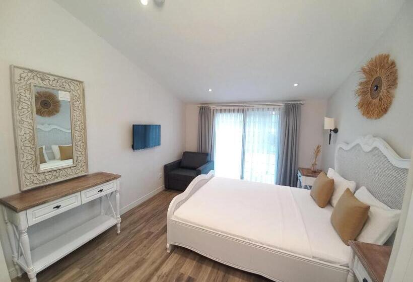 スタンダードトリプルルーム, Chloe Boutique