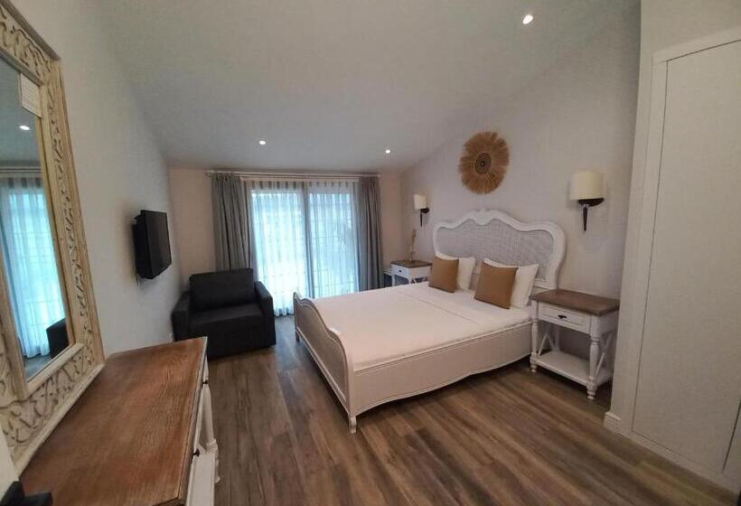 スタンダードトリプルルーム, Chloe Boutique