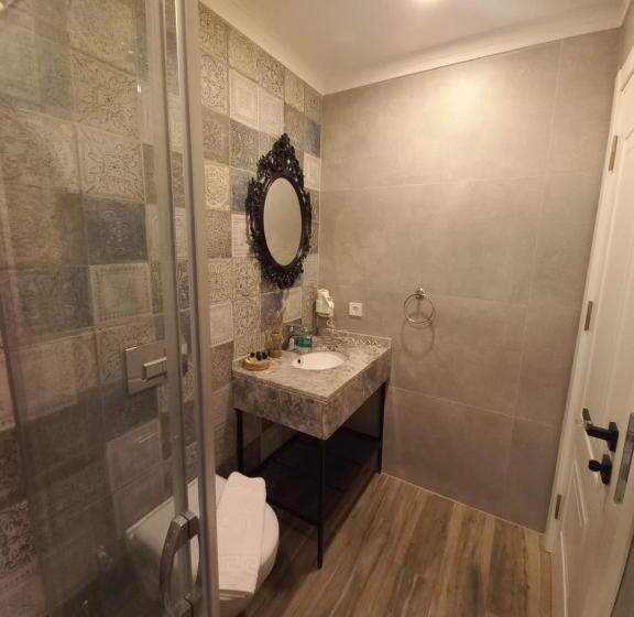 バルコニー付きデラックスルーム, Chloe Boutique