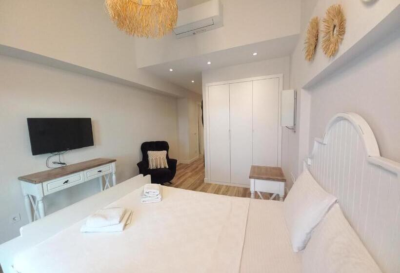 バルコニー付きデラックスルーム, Chloe Boutique