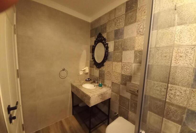 バルコニー付きデラックスルーム, Chloe Boutique