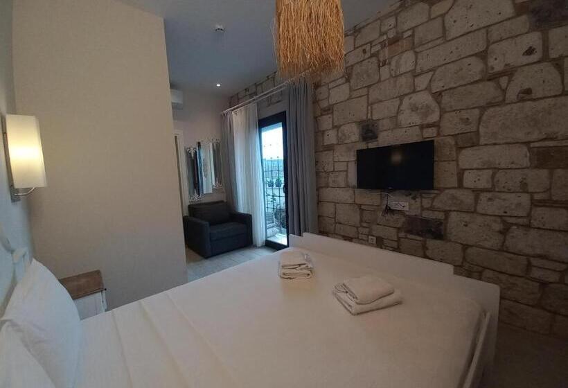 スタンダードルーム, Chloe Boutique