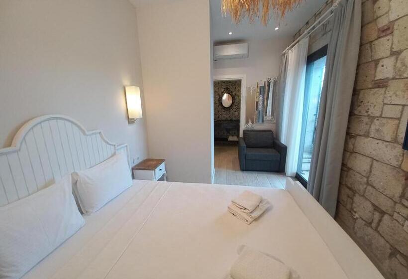 スタンダードルーム, Chloe Boutique