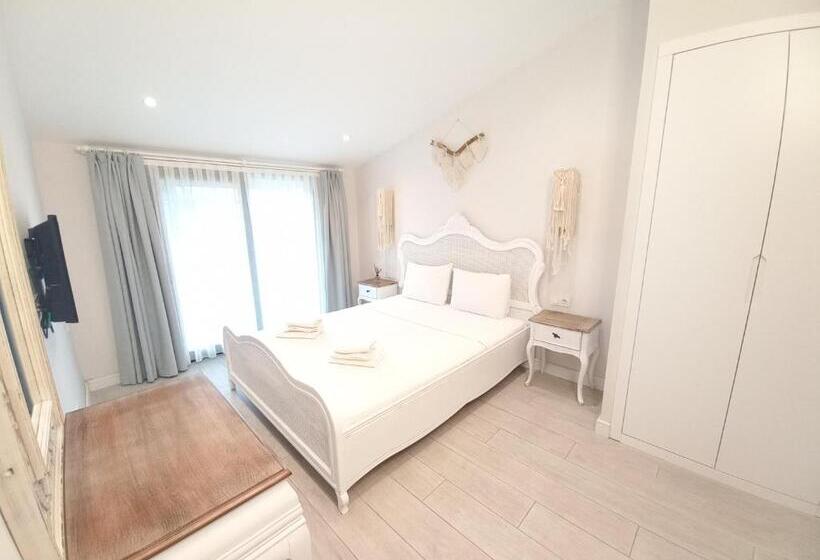 スタンダードルーム, Chloe Boutique